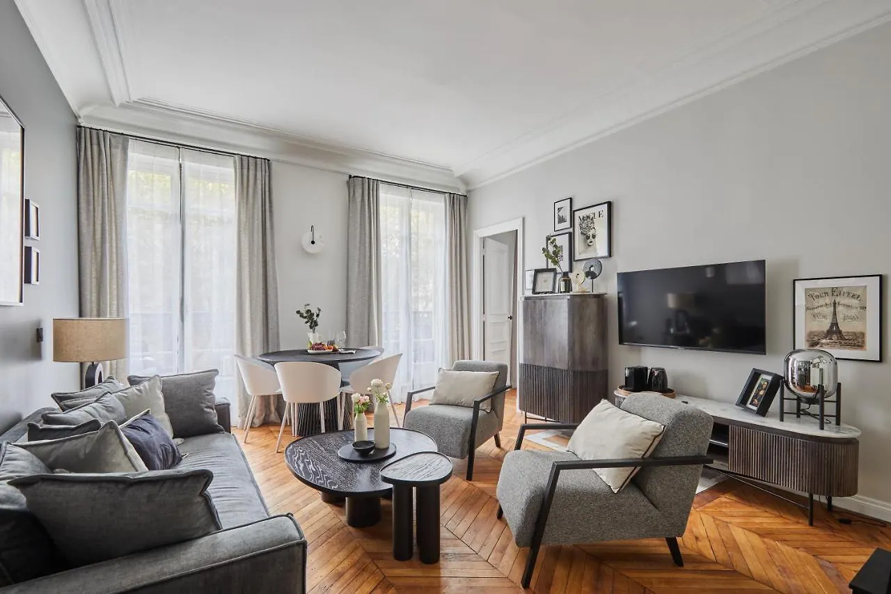Residense Notre Dame De Paris By Studio Prestige